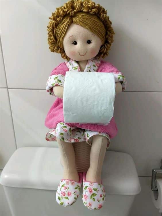 boneca porta papel higienico