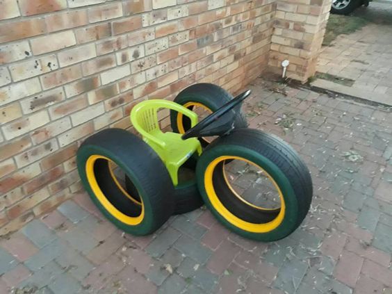 carros para brincar feitos com pneus velhos