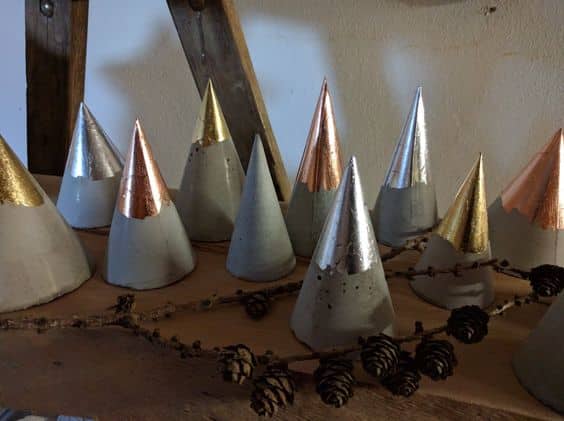 decoracao criativa de natal com cones de cimento 6