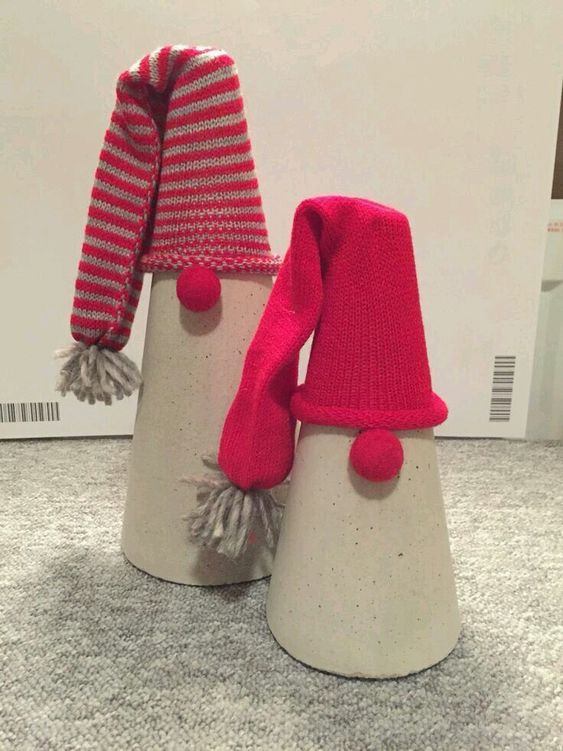 decoracao criativa de natal com cones de cimento