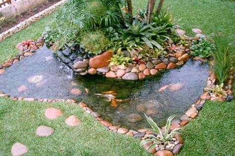 ideias de pequenos lagos para enfeitar seu jardim 2