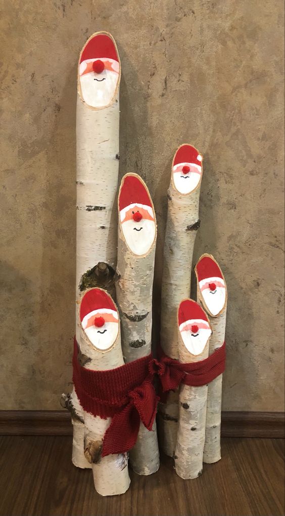 papais noel feitos com troncos de arvores 9