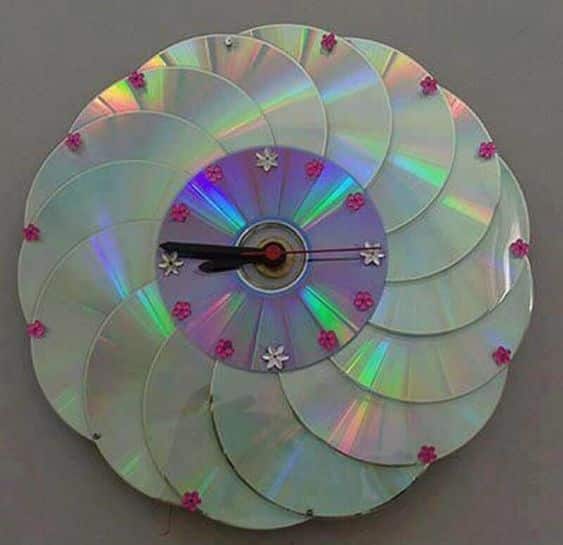 relogio material reciclado cd
