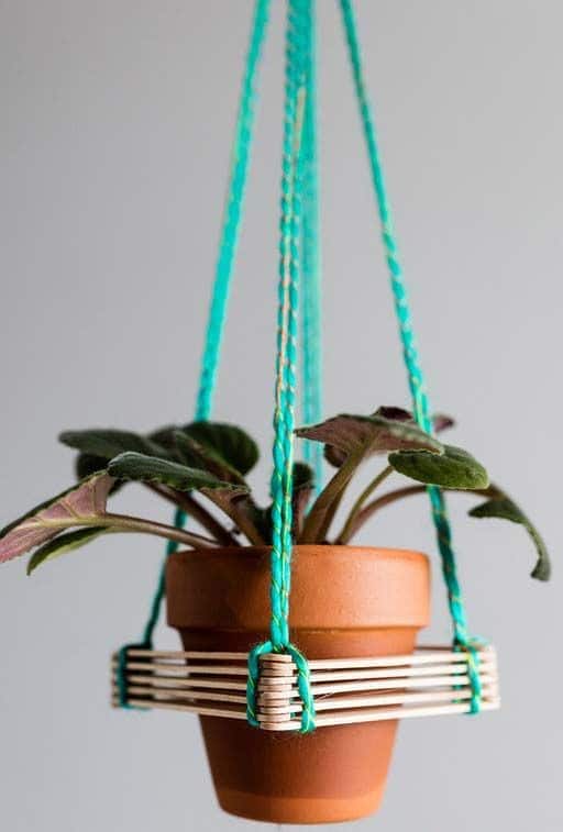 vasos de plantas feitos com palitos de picole 3